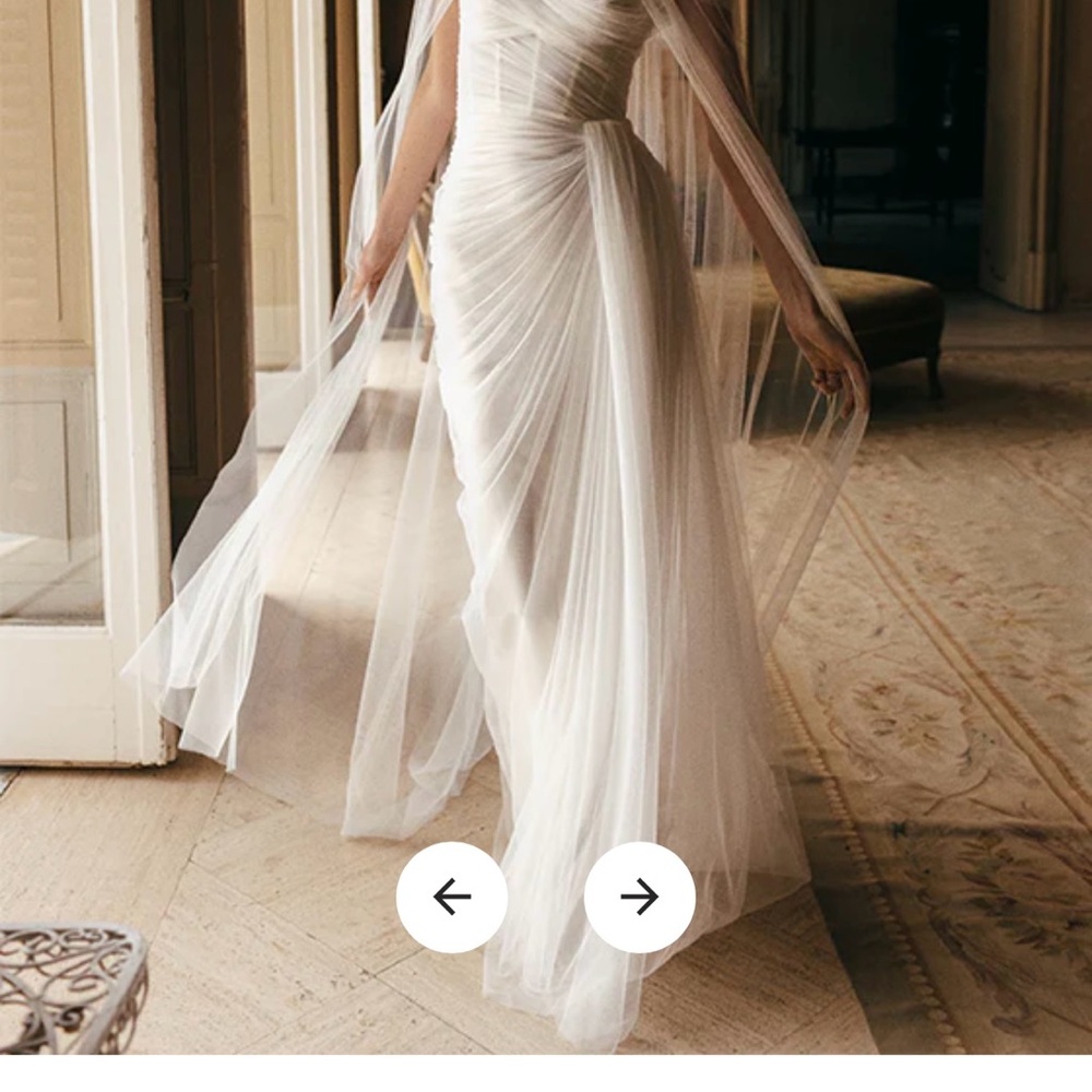 Monique Lhuillier Sienna Wedding Gown & Liliana Floral Veil